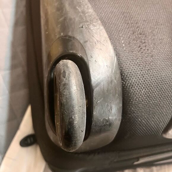 TUMI T-Tech Black Nylon 22" Rolling Carry-On Luggage - Picture 8 of 12